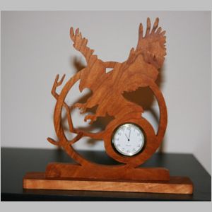 طرح معرق ساعت عقاب چوبی